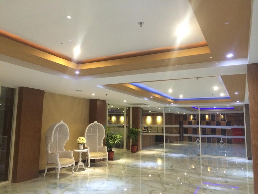 Sylvia Hotel Premier Kupang Exterior foto