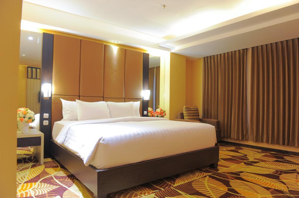 Sylvia Hotel Premier Kupang Zimmer foto