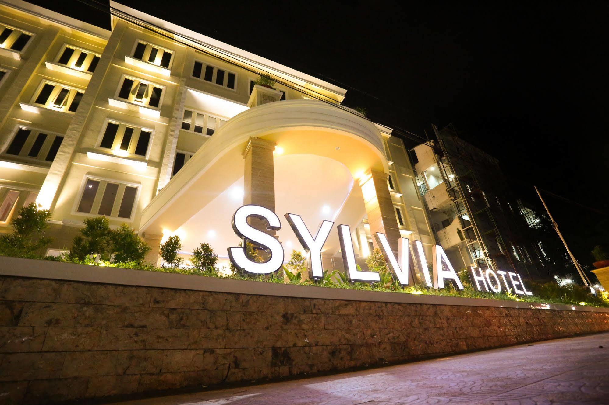 Sylvia Hotel Premier Kupang Exterior foto