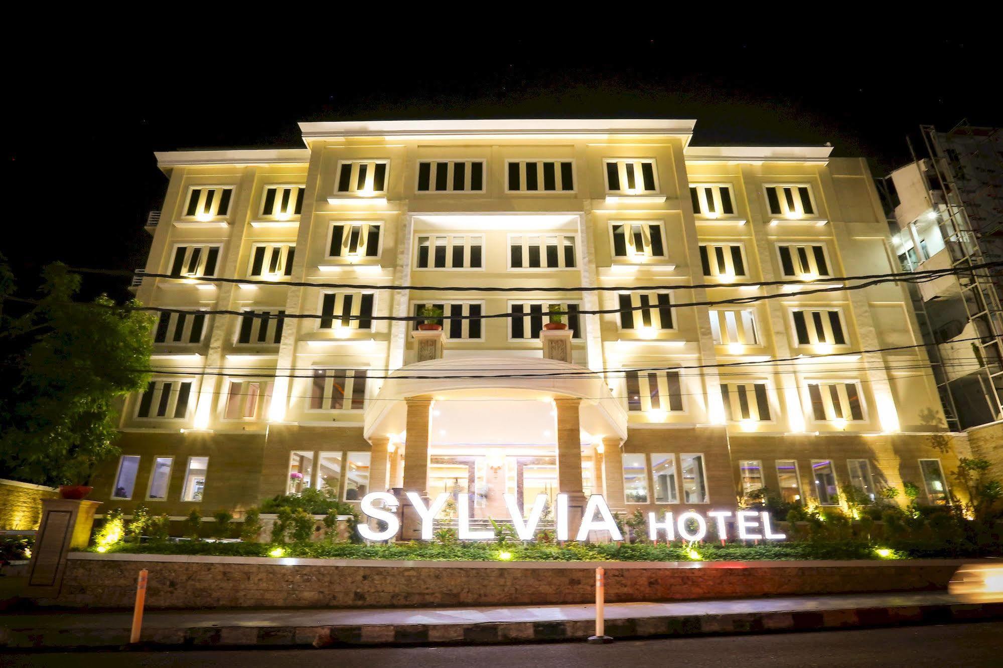 Sylvia Hotel Premier Kupang Exterior foto