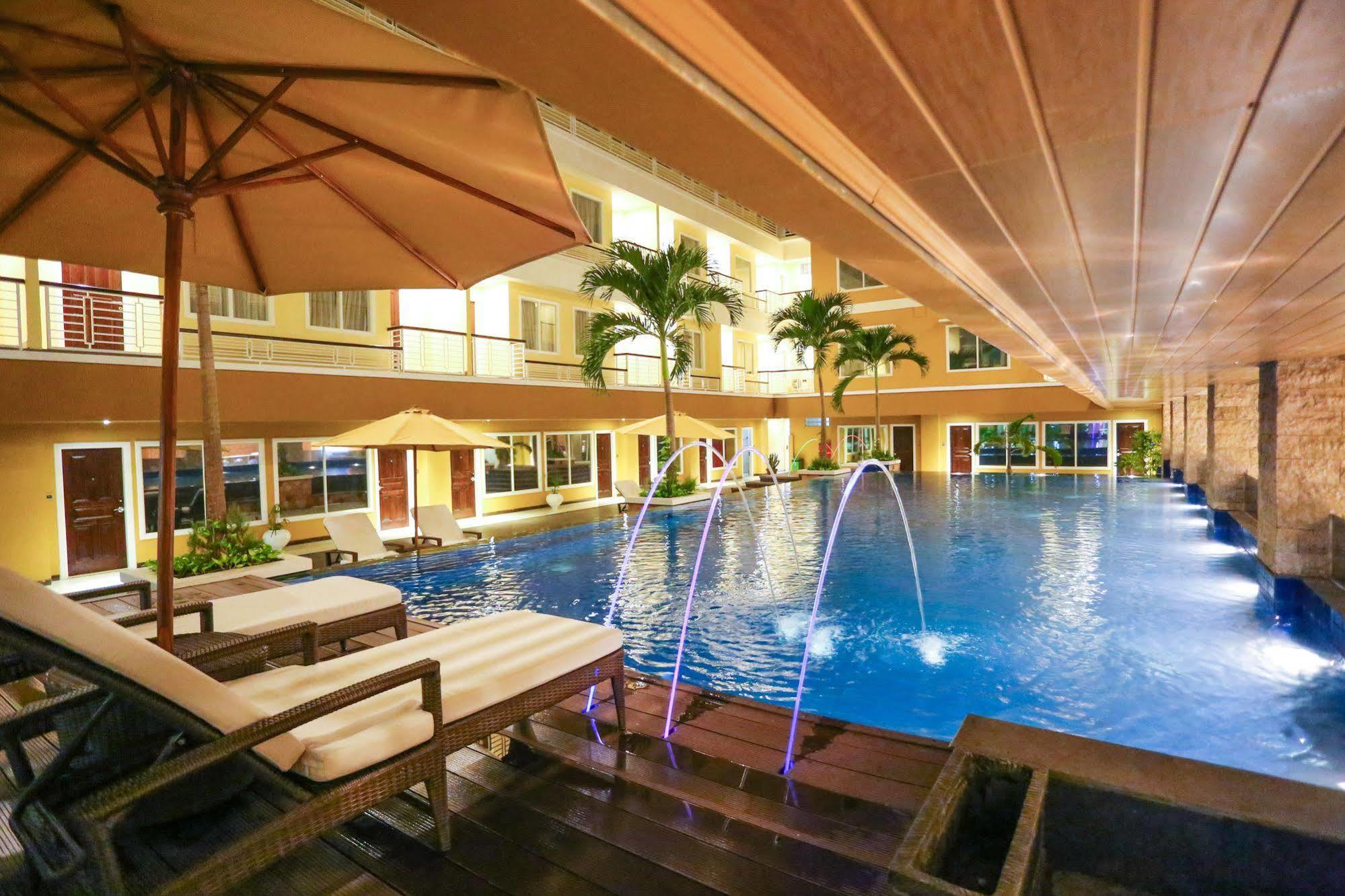 Sylvia Hotel Premier Kupang Exterior foto
