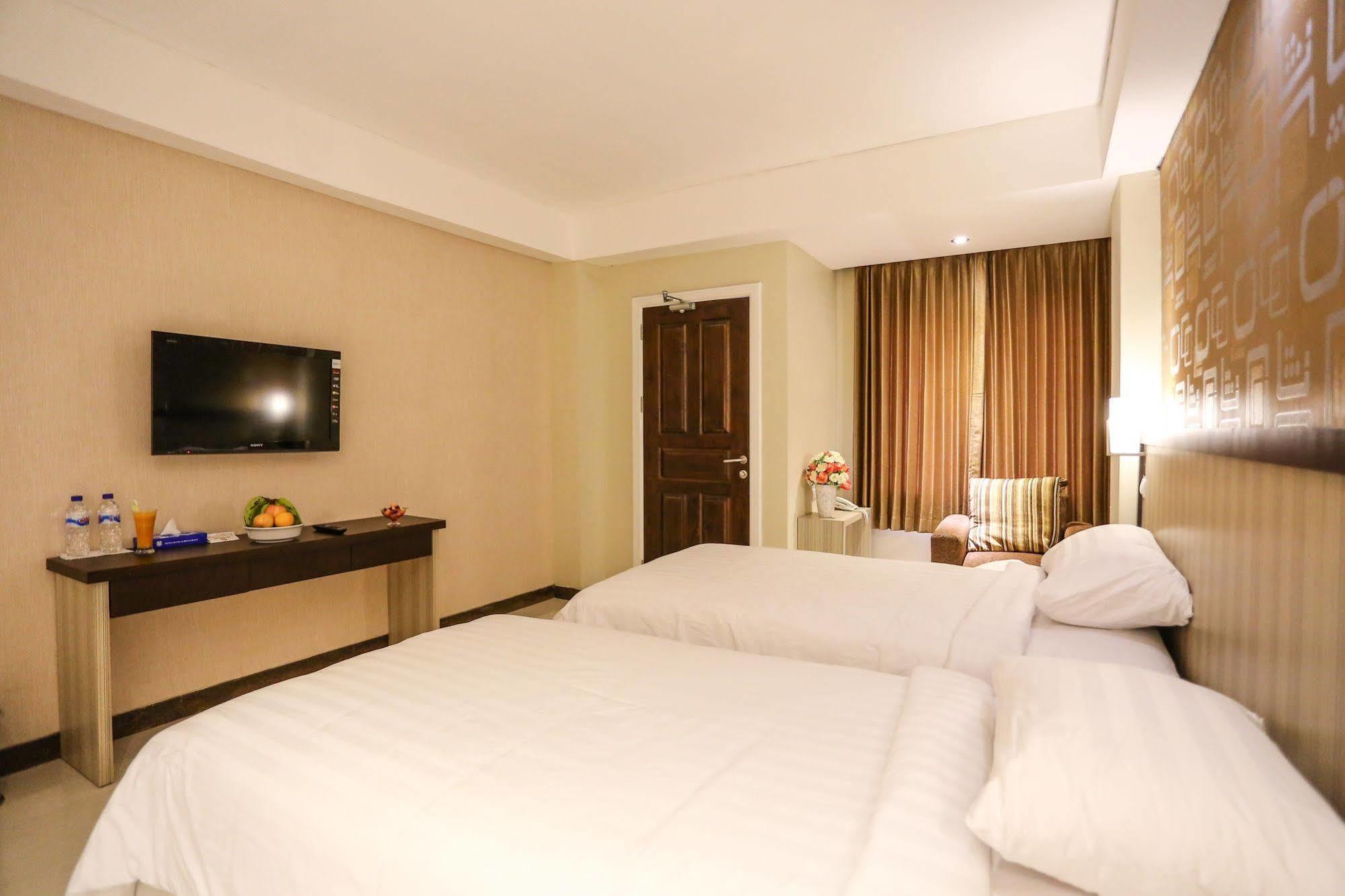 Sylvia Hotel Premier Kupang Exterior foto