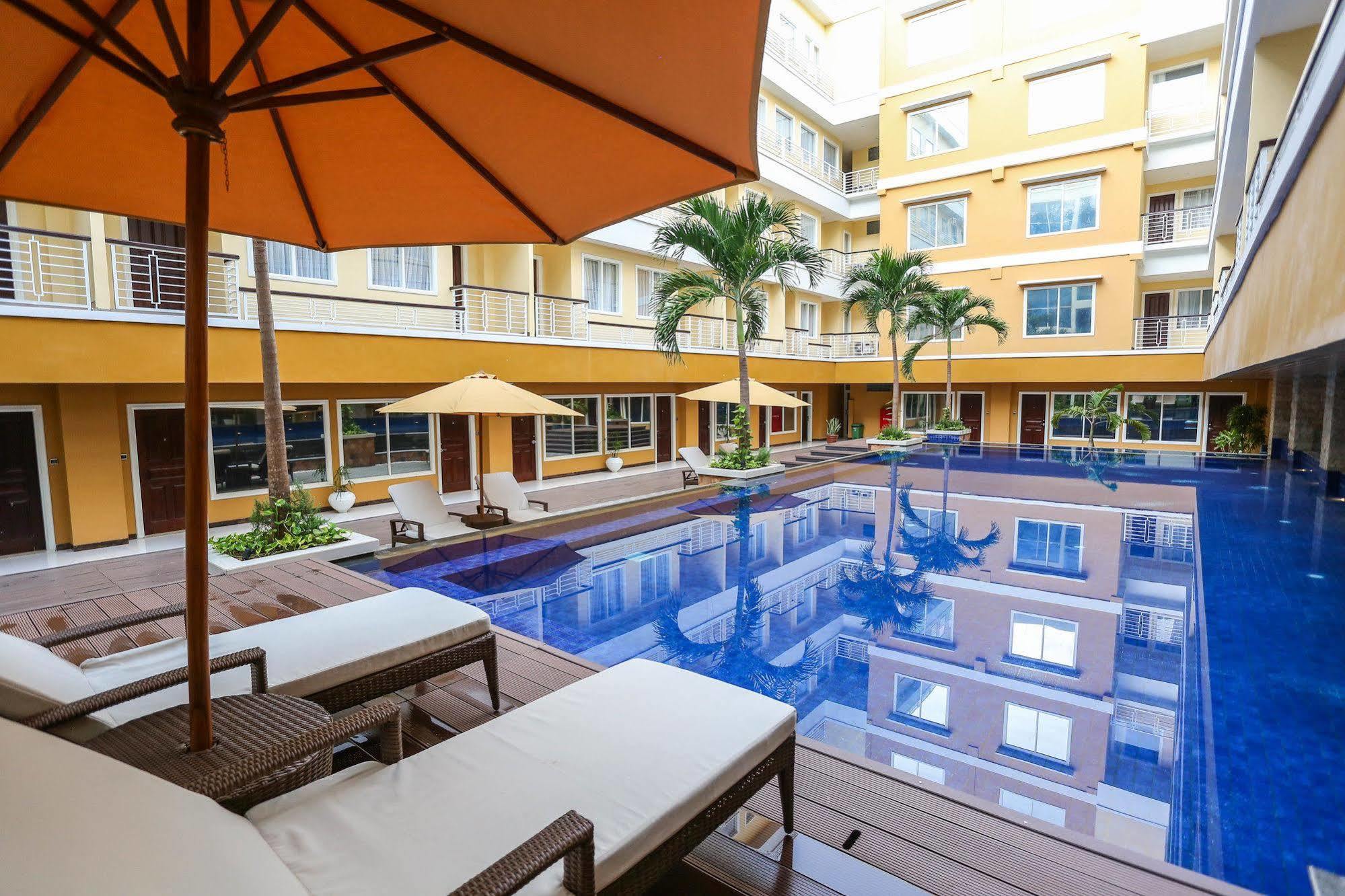 Sylvia Hotel Premier Kupang Exterior foto